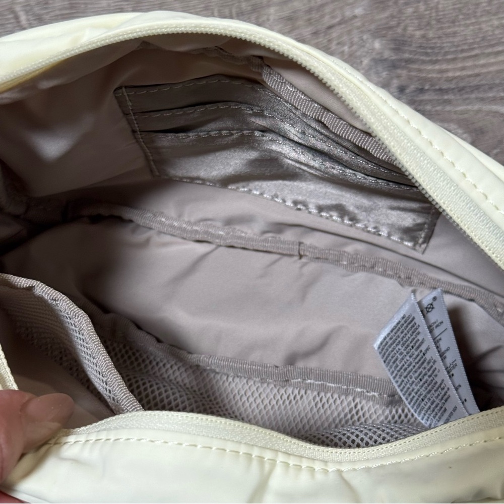 Athleta All About Large Crossbody Belt Bag Glow light yellow butter - Picture 8 of 9